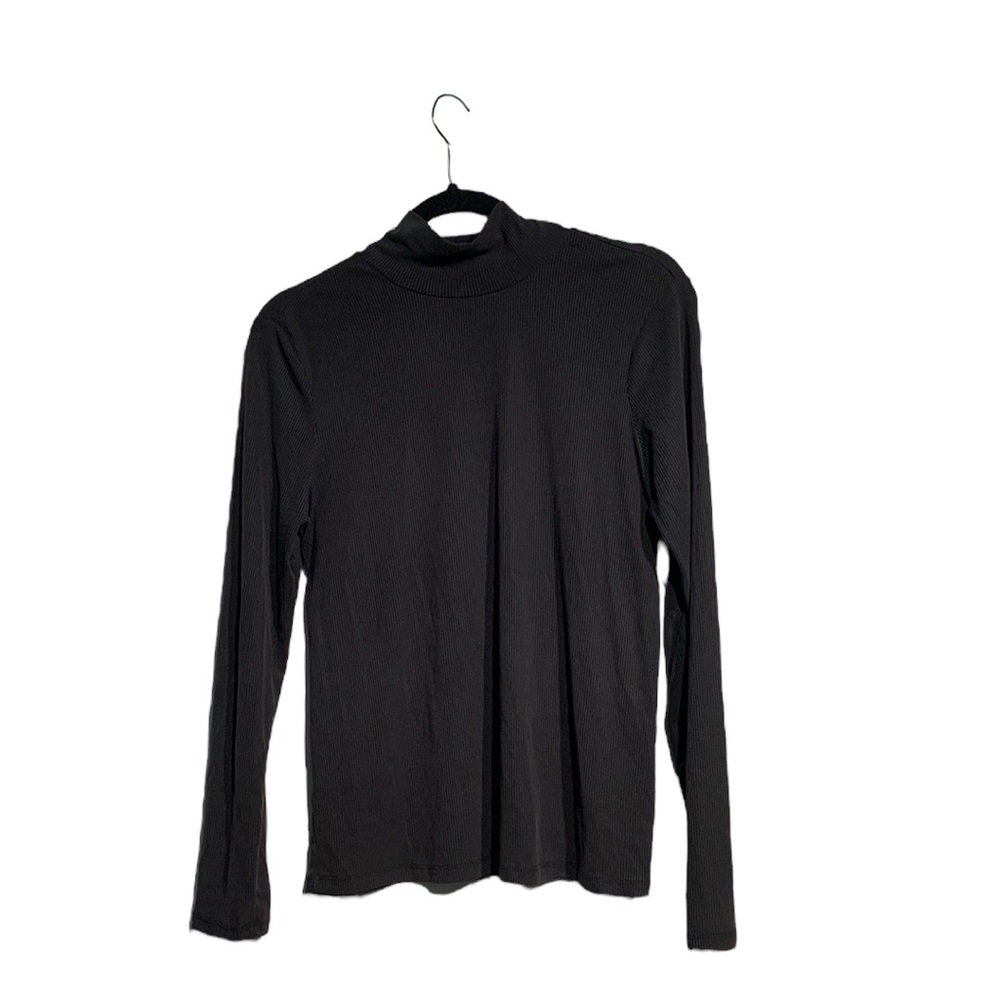 Frank and Oak Ribbed mockneck in black